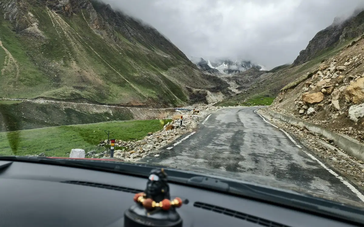 The road to Adi Kailash and Om Parvat, stage by stage – mountain road and travel scenery in Uttarakhand