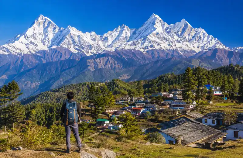 Snowy Himalayan peaks for the Munsiyari travel guide