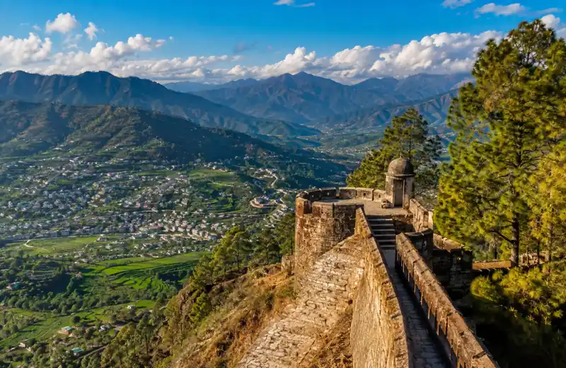 Himalayan valley road for the Pithoragarh travel guide