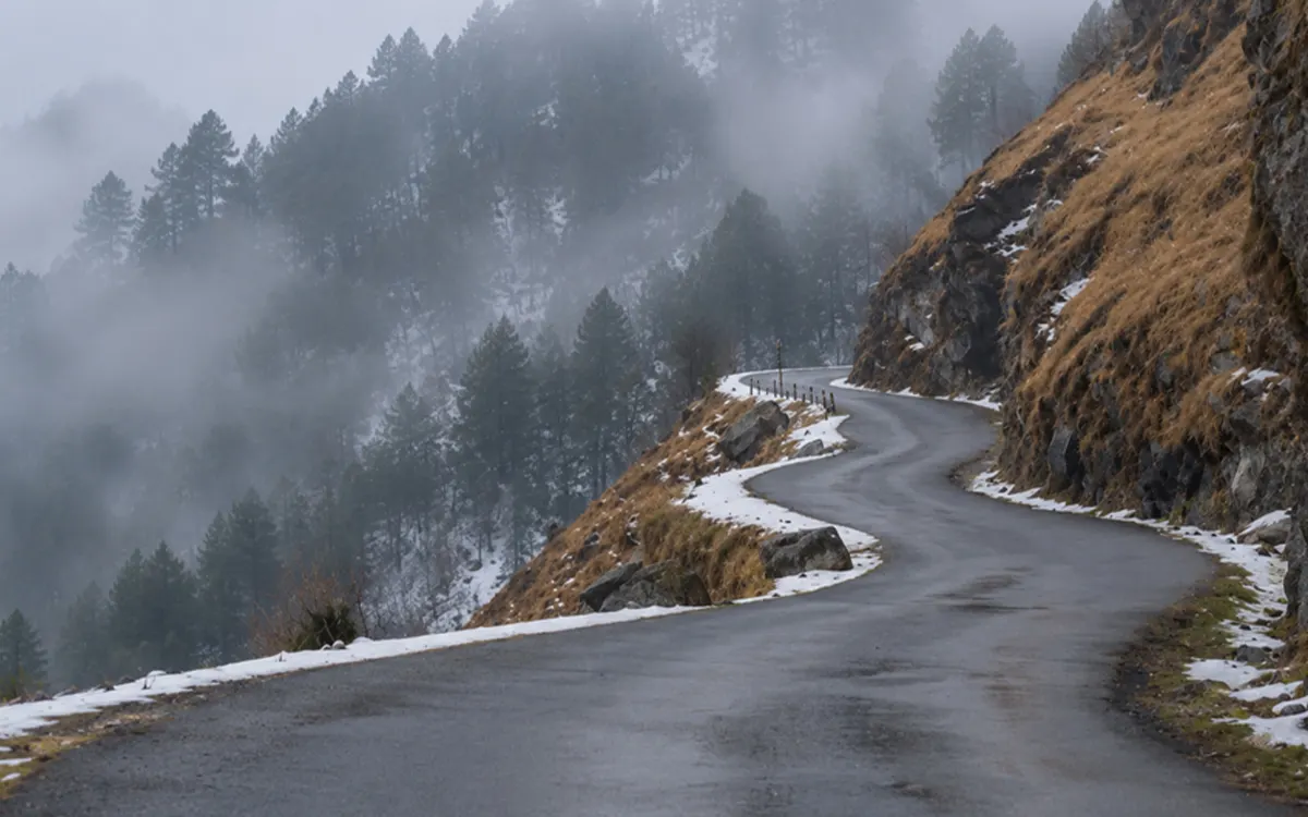 Kathgodam to Munsiyari by taxi – mountain road and travel scenery in Uttarakhand